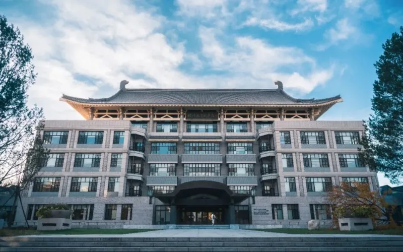 Mặt tiền thư viện — Đại học Bắc Kinh.