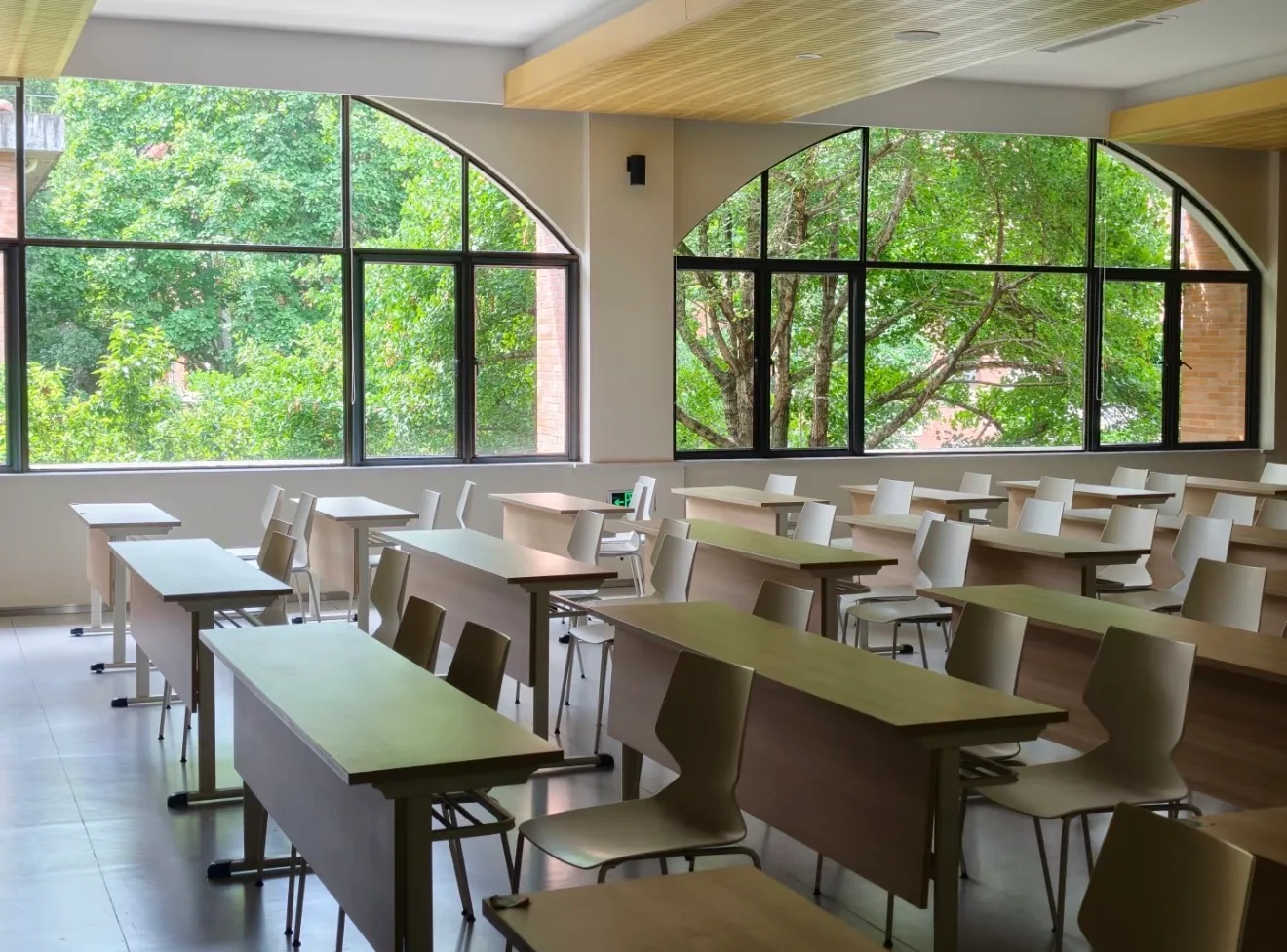 Khu bàn đọc bên cửa sổ — Đại học Chiết Giang.